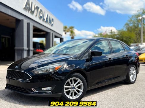 Used 2018 Ford Focus SE FWD image 1