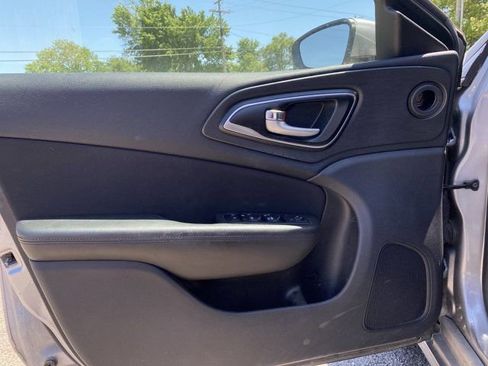 Used 2016 Chrysler 200 Limited w/ Convenience Group FWD image 12