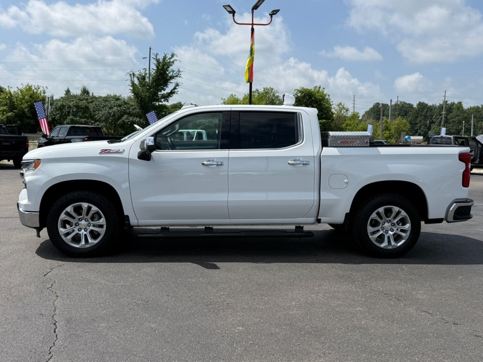 Used 2023 Chevrolet Silverado 1500 LTZ w/ LTZ Convenience Package II AWD/4WD image 5