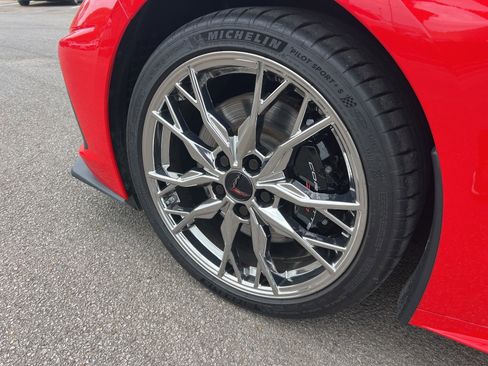 Used 2025 Chevrolet Corvette Stingray Premium Cpe w/ Z51 Performance Package RWD image 10