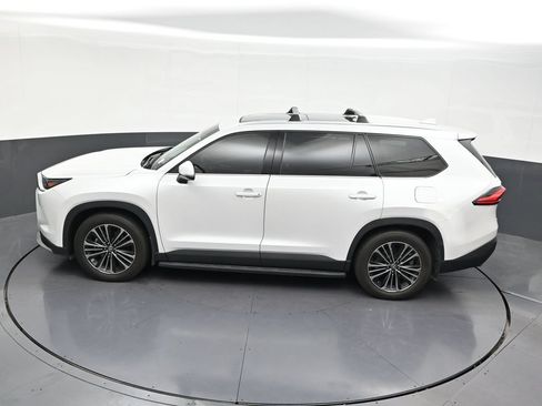 Used 2024 Toyota Grand Highlander AWD Hybrid image 17