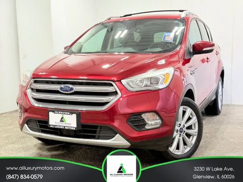 Used 2017 Ford Escape Titanium image 1