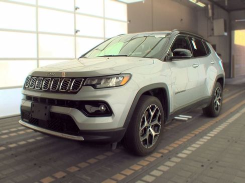 Used 2025 Jeep Compass Limited AWD/4WD image 3