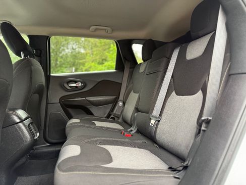Used 2014 Jeep Cherokee Latitude AWD/4WD image 13