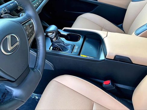 Used 2024 Lexus ES 300h w/ Premium Package FWD image 17
