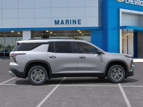 New 2026 Chevrolet Traverse LT w/ Driver Confidence Package FWD image 5
