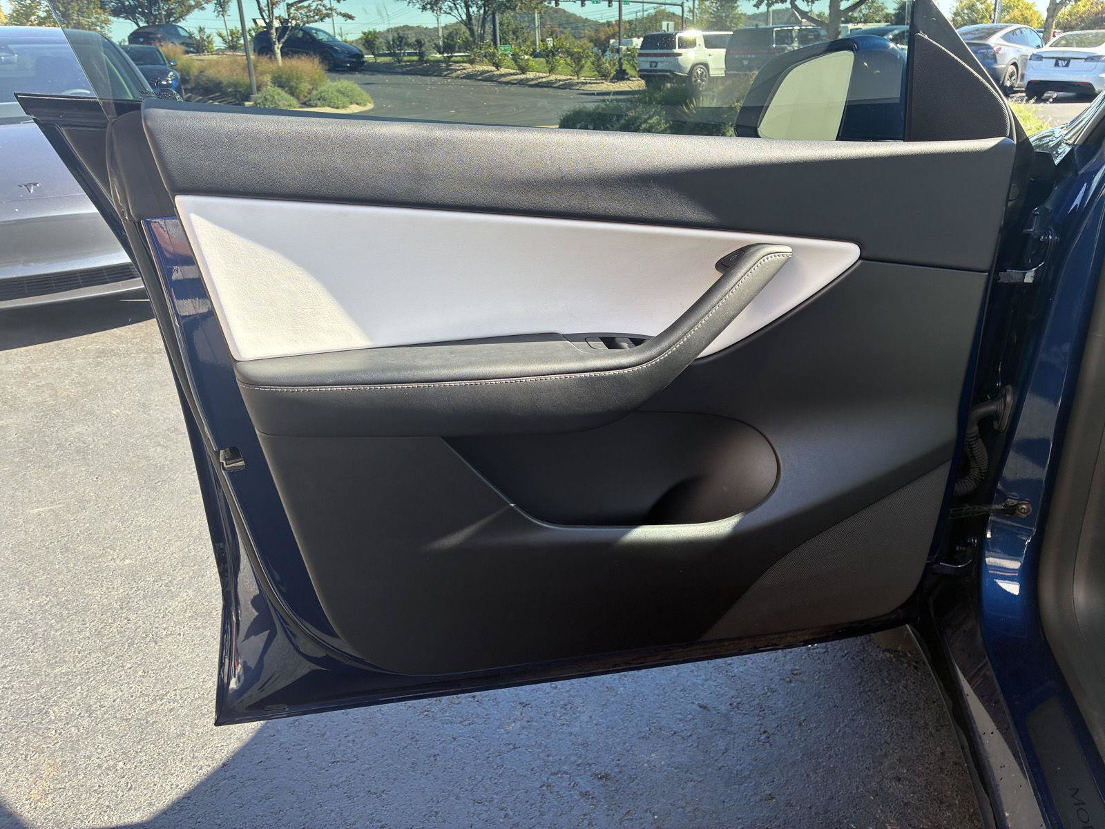 Used 2022 Tesla Model Y Performance AWD/4WD image 21