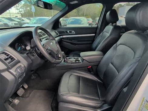 Used 2016 Ford Explorer XLT w/ Equipment Group 202A image 2