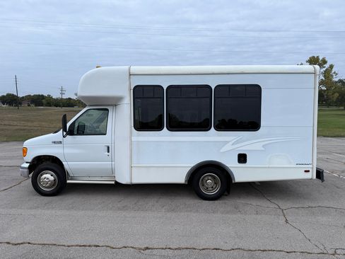 Used 2003 Ford E-350 and Econoline 350 Super Duty image 3