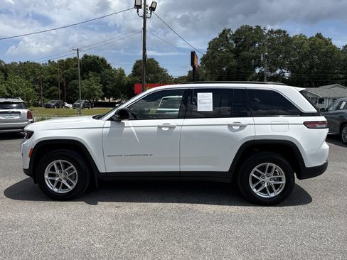 Used 2024 Jeep Grand Cherokee Laredo X w/ Luxury Tech Group I AWD/4WD image 2