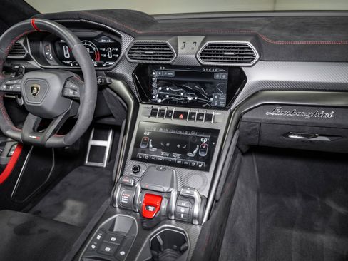 Used 2024 Lamborghini Urus Performante AWD/4WD image 35