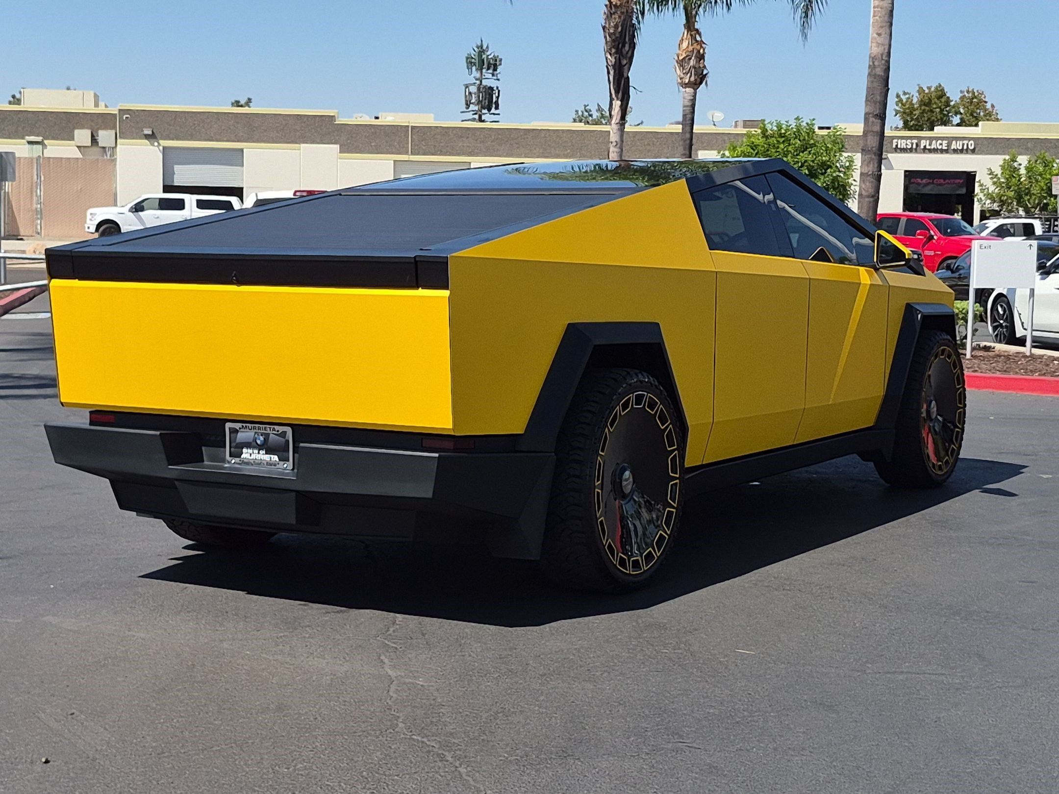 Used 2024 Tesla Cybertruck AWD Crew Cab image 10