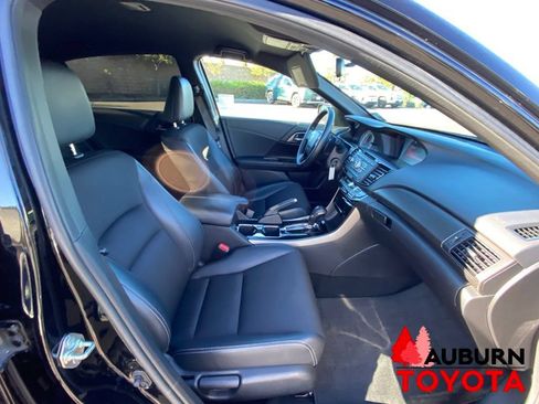Used 2017 Honda Accord Sport image 11