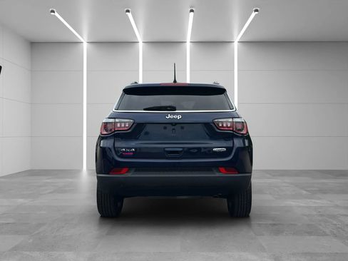 Used 2019 Jeep Compass Latitude w/ Popular Equipment Group AWD/4WD image 5