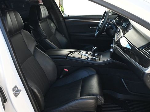 Used 2015 BMW M5 image 21