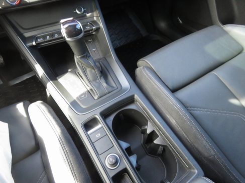 Used 2022 Audi Q3 2.0T Premium w/ Black Optic Sport Package image 25