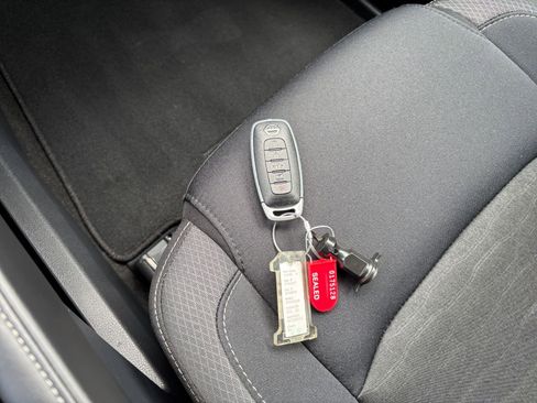 Used 2025 Nissan Pathfinder SV FWD image 21