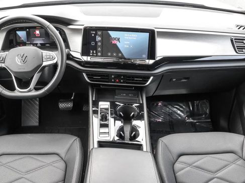 Certified 2024 Volkswagen Atlas Cross Sport SE image 28