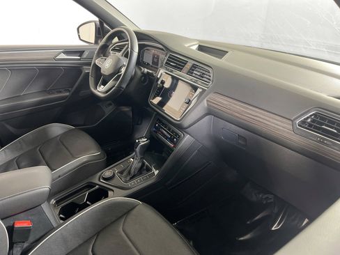 Used 2022 Volkswagen Tiguan SEL R-Line image 29