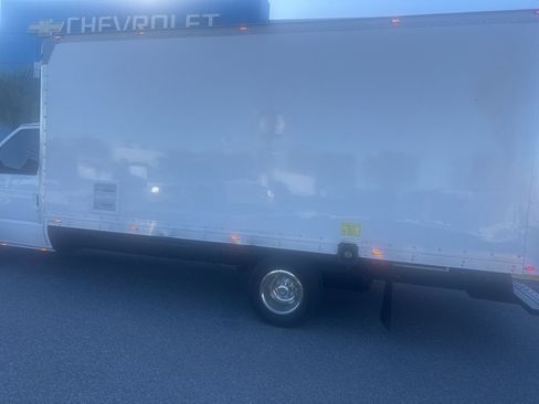 Used 2015 Ford E-350 and Econoline 350 Super Duty image 7