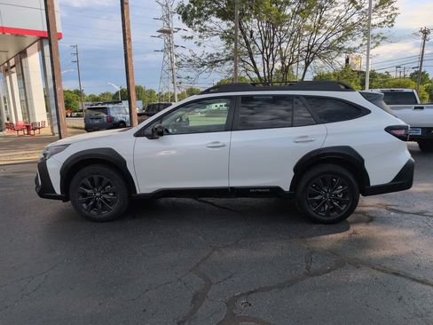Used 2025 Subaru Outback Onyx Edition AWD/4WD image 2
