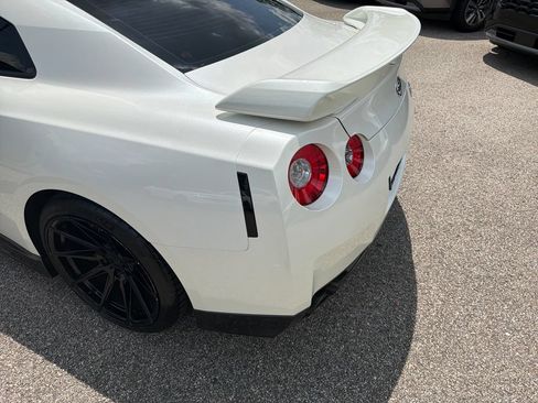 Used 2010 Nissan GT-R Premium AWD/4WD image 36
