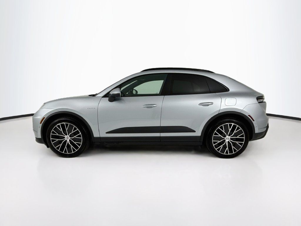 Certified 2025 Porsche Macan Electric RWD image 2
