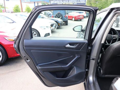 Used 2024 Volkswagen Jetta SE FWD image 23
