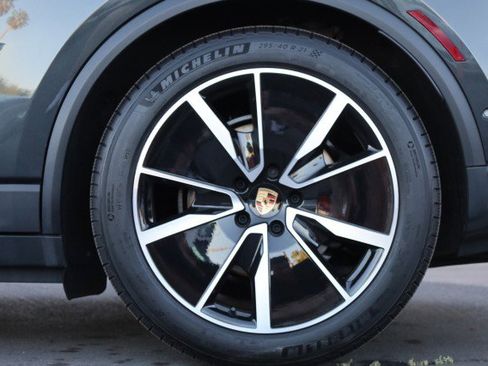 Used 2025 Porsche Macan 4 Electric image 59