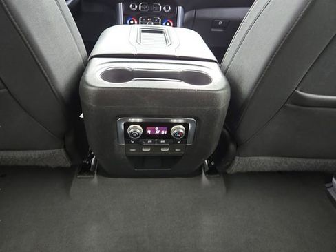 Used 2022 GMC Yukon XL SLT w/ SLT Premium Package AWD/4WD image 11
