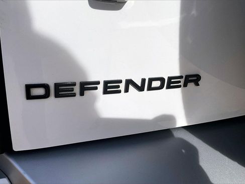 Used 2025 Land Rover Defender 110 S image 32