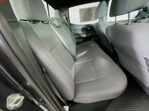 Used 2019 Toyota Tacoma TRD Sport w/ Technology Package image 26