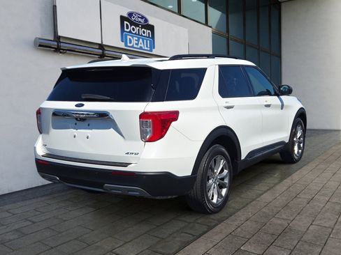 Used 2022 Ford Explorer XLT w/ Equipment Group 202A AWD/4WD image 3