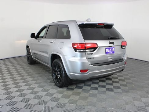 Used 2018 Jeep Grand Cherokee Altitude AWD/4WD image 22