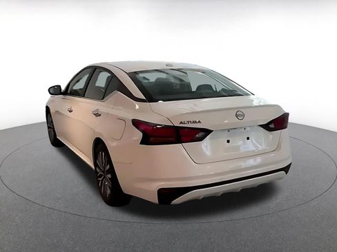 Used 2025 Nissan Altima 2.5 SV FWD image 12