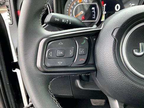 Certified 2025 Jeep Wrangler Unlimited Rubicon image 26