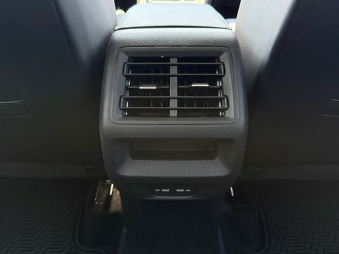 Used 2026 Volkswagen Tiguan SE AWD/4WD image 28