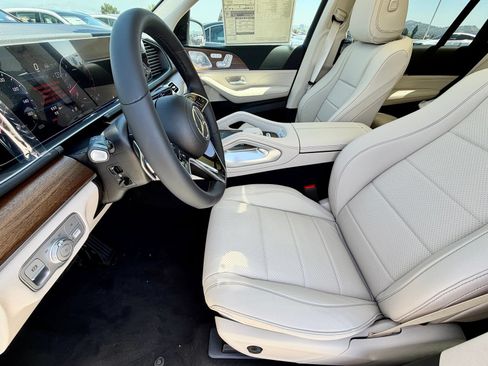 Used 2026 Mercedes-Benz GLS 450 4MATIC image 17