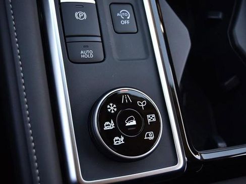 New 2025 Nissan Pathfinder SV w/ Black Appearance Package image 18