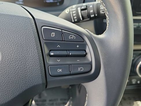 Used 2023 Hyundai Venue Limited FWD image 28