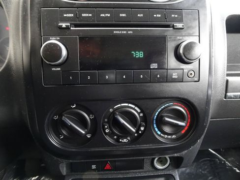 Used 2009 Jeep Compass Sport FWD image 16