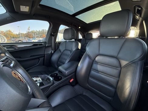Used 2022 Porsche Macan S w/ Premium Package Plus image 23