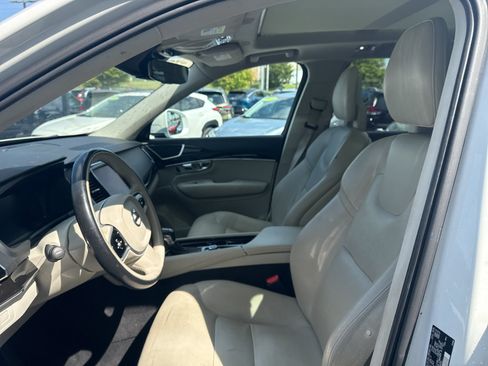 Used 2017 Volvo XC90 T6 Momentum w/ Vision Package AWD/4WD image 9