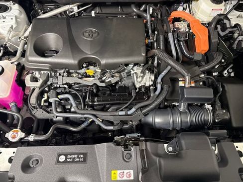Used 2025 Toyota RAV4 XLE image 40