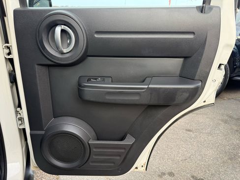 Used 2008 Dodge Nitro SXT image 18