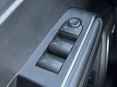 Used 2025 GMC Acadia Elevation image 15