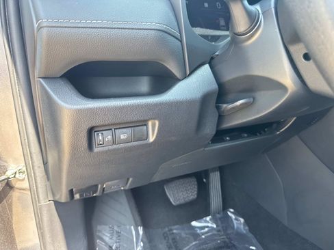Used 2024 Toyota RAV4 XLE FWD image 32