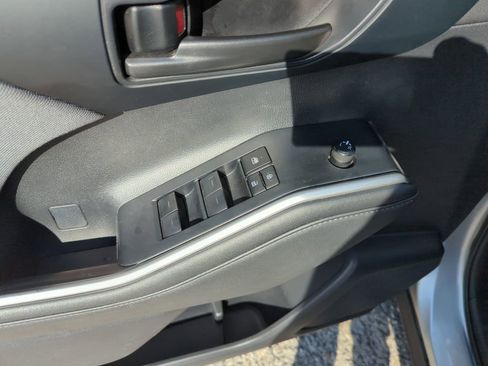 Used 2024 Toyota Highlander LE image 19