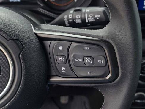 Used 2025 Jeep Wrangler Unlimited Rubicon AWD/4WD image 17