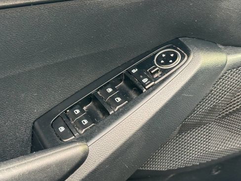 Used 2022 Kia Seltos LX image 22